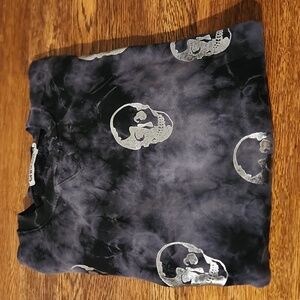 Women's skull motif sweatshirt